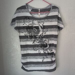 Andrea Missy Women's Med Black White Gray Floral Beaded Top With Gathering